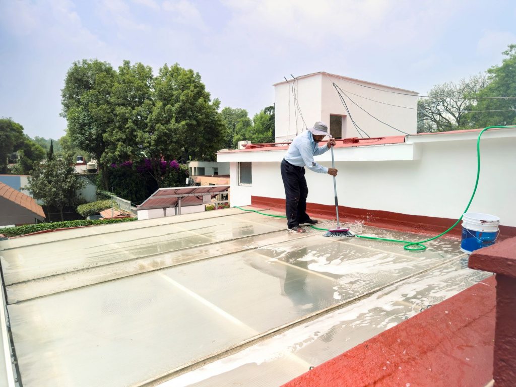 Florida Surface cleaning - roof pressure wash